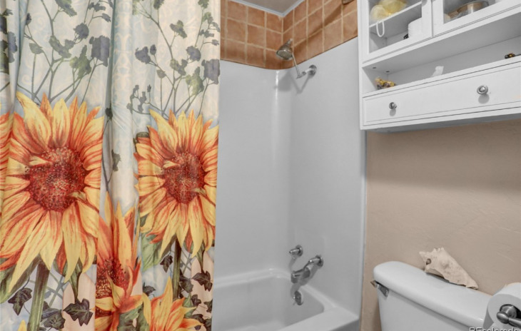 2535 Riverside Drive Photo