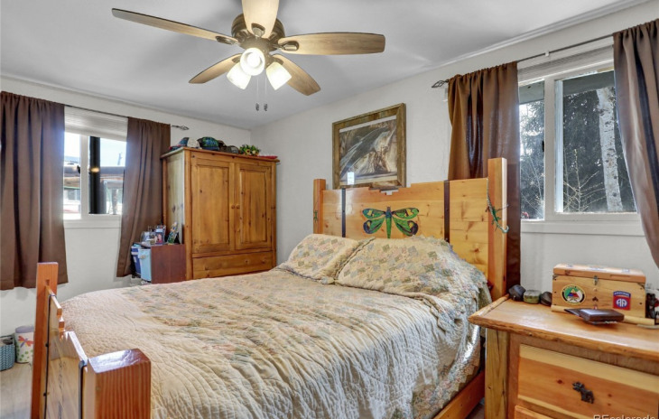 2535 Riverside Drive Photo
