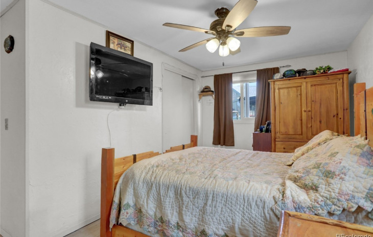 2535 Riverside Drive Photo