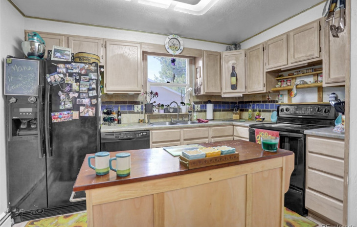 2535 Riverside Drive Photo