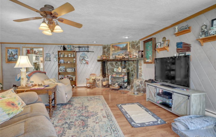 2535 Riverside Drive Photo
