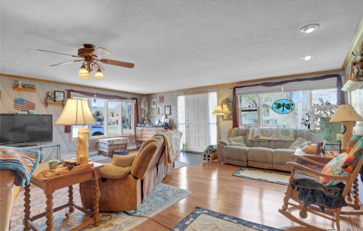 2535 Riverside Drive Photo