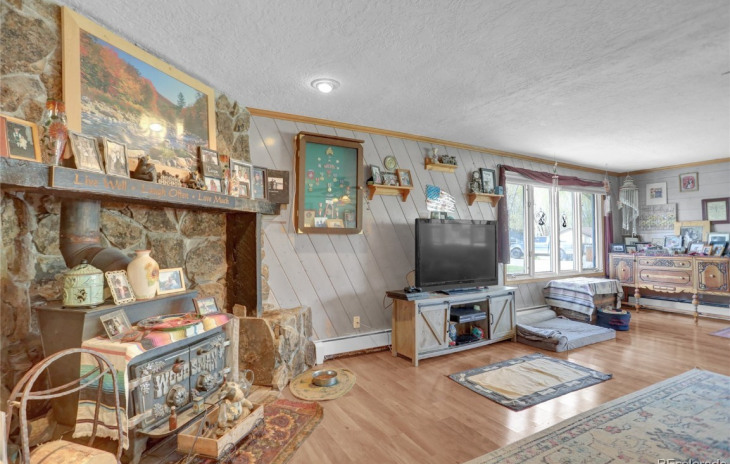 2535 Riverside Drive Photo