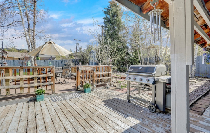 2535 Riverside Drive Photo
