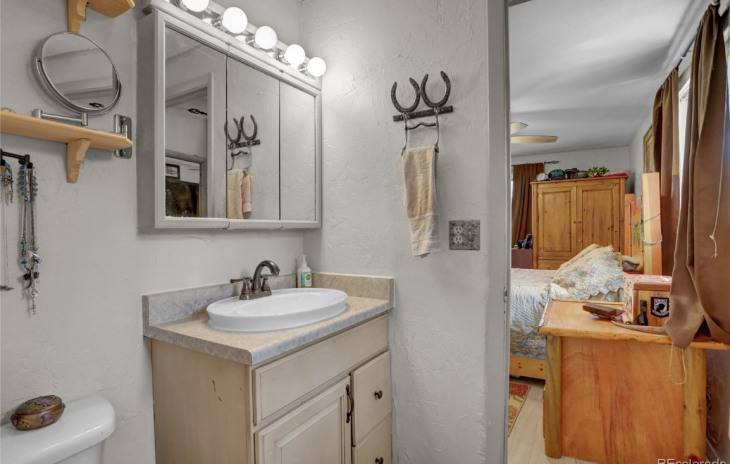2535 Riverside Drive Photo