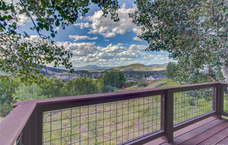 496 Tamarack Drive Photo