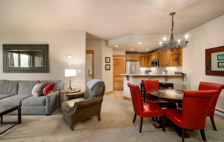 1463 Flattop Circle Photo