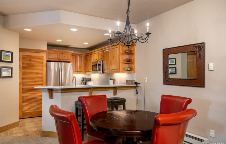 1463 Flattop Circle Photo