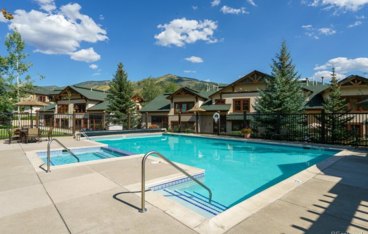 1463 Flattop Circle Photo
