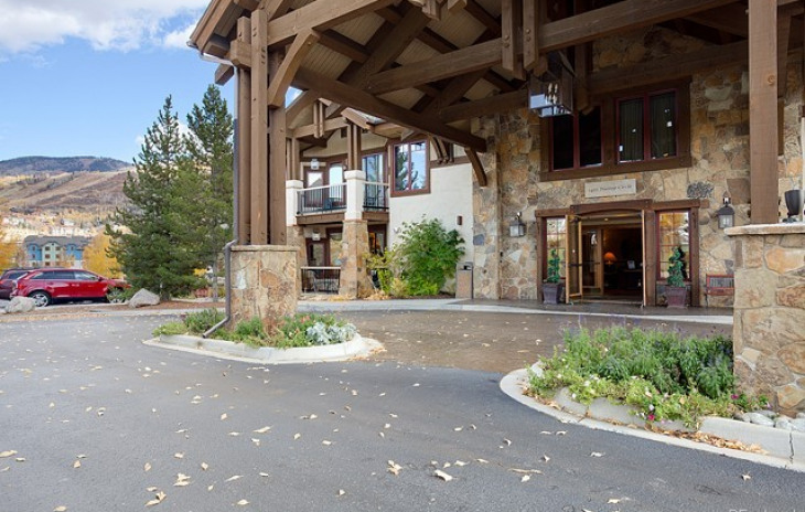 1463 Flattop Circle Photo