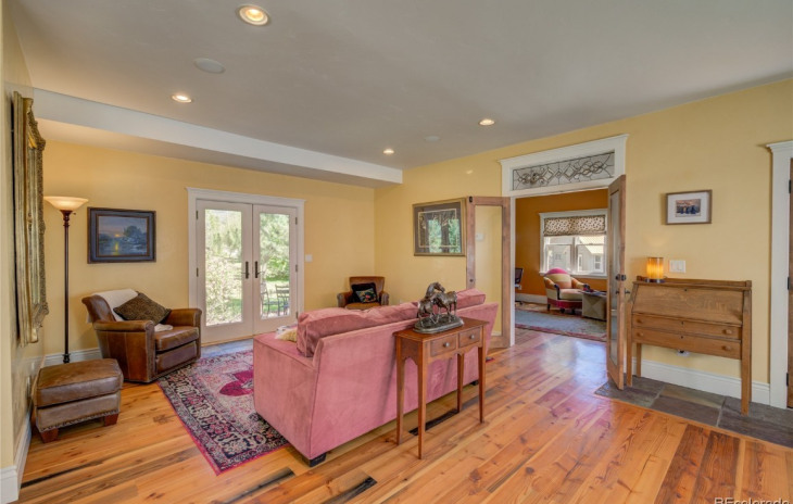 24 Maple Street Photo