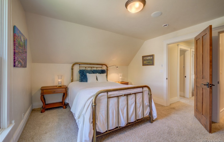 24 Maple Street Photo