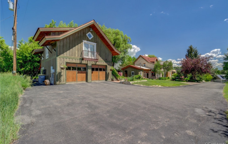 24 Maple Street Photo