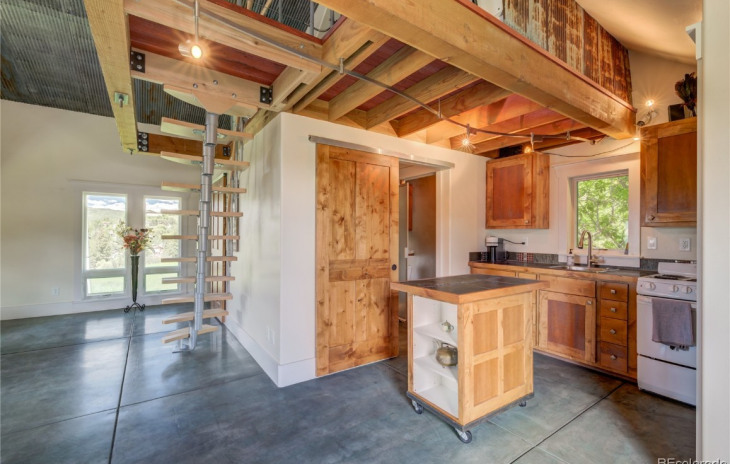 24 Maple Street Photo
