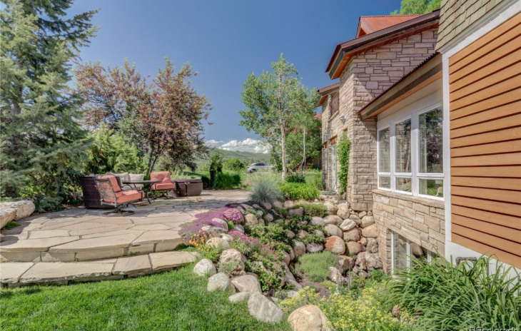 24 Maple Street Photo