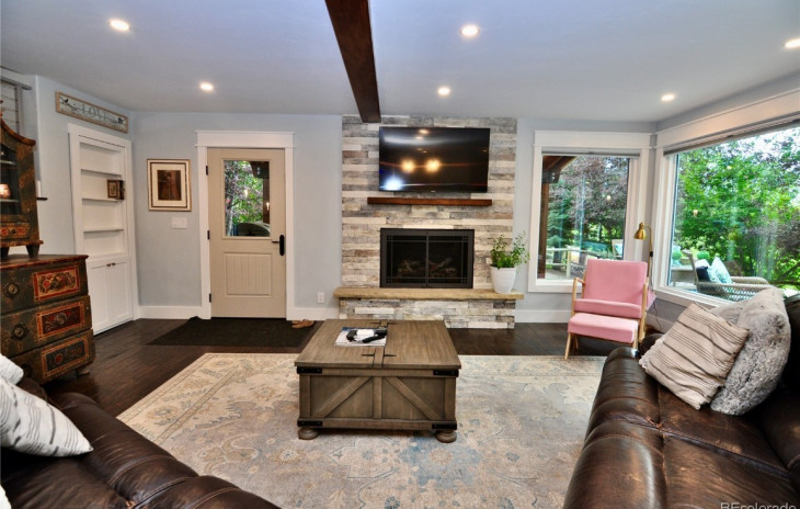 1210 Meadowood Lane Photo