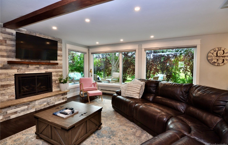 1210 Meadowood Lane Photo