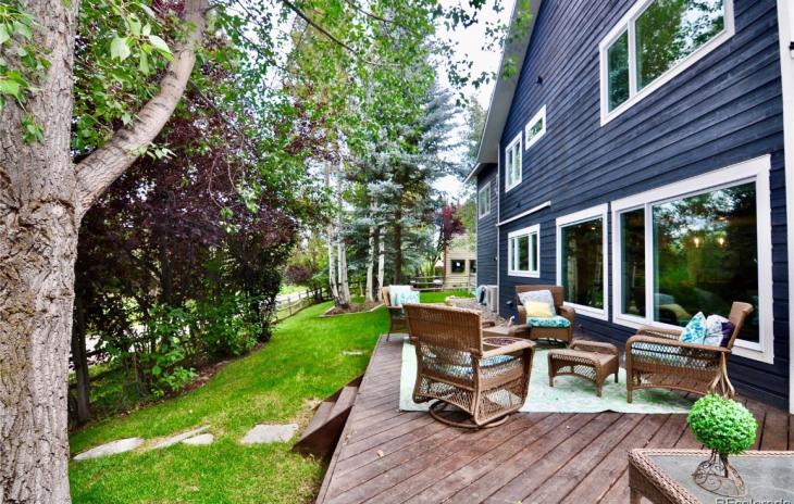 1210 Meadowood Lane Photo