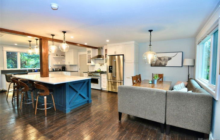 1210 Meadowood Lane Photo