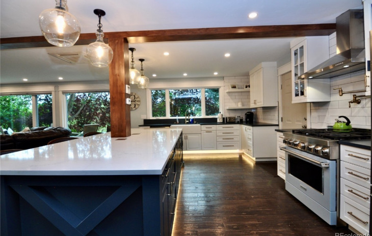 1210 Meadowood Lane Photo