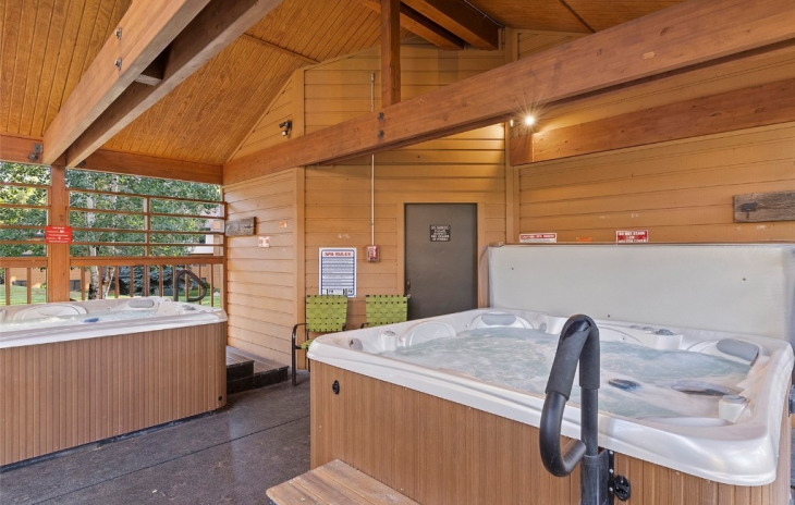 520 Ore House Plaza Photo