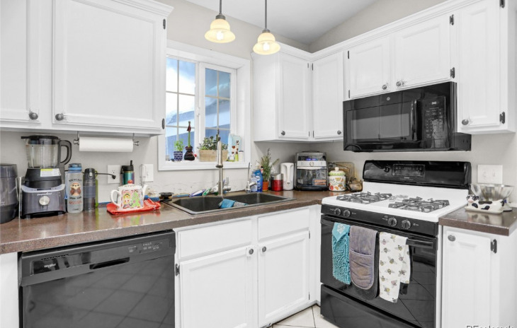 21555 Second Avenue Photo