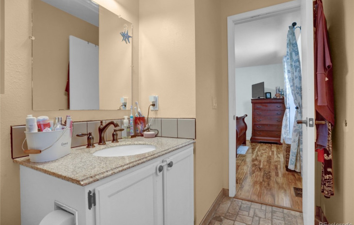 21555 Second Avenue Photo