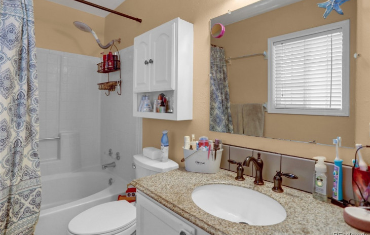 21555 Second Avenue Photo