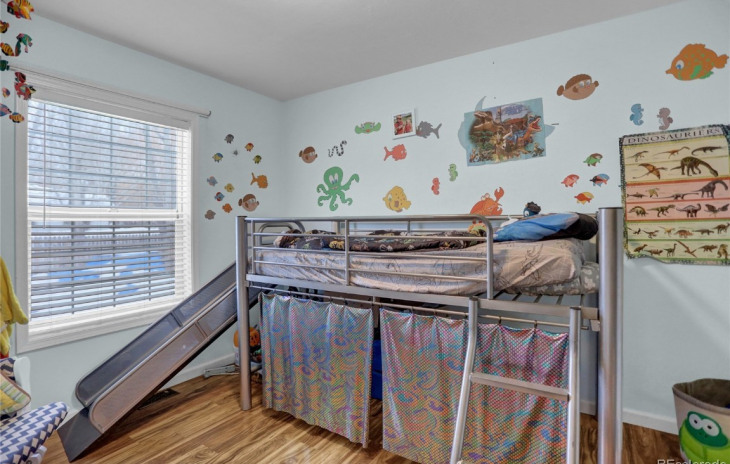 21555 Second Avenue Photo