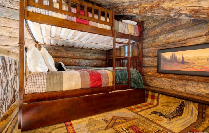 26700 Thorpe Mountain Photo