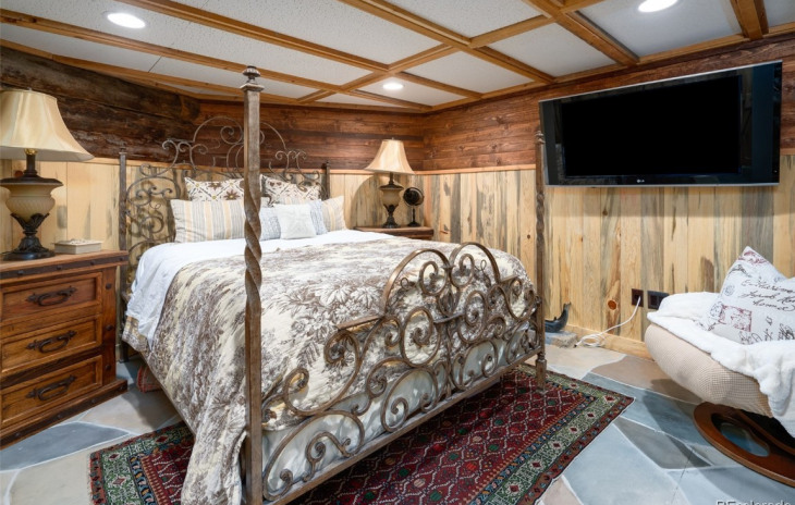 26700 Thorpe Mountain Photo