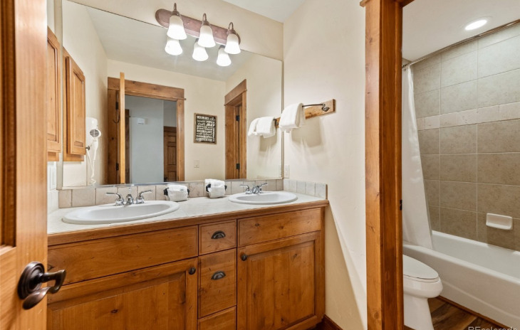 1423 Flattop Circle Photo