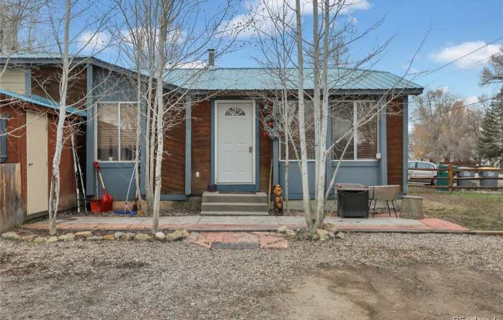 689 E WAshington Avenue Photo