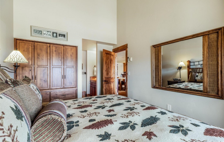 2420 Ski Trail Lane Photo