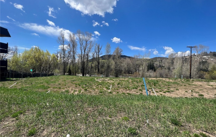 301 Riverview Way Photo