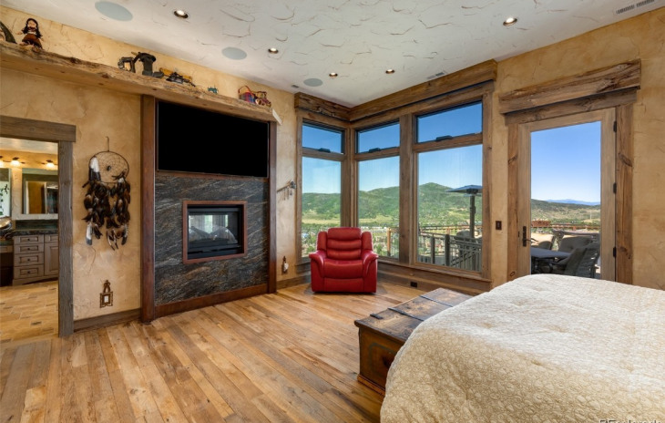 2555 Ski Trail Lane Photo