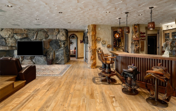 2555 Ski Trail Lane Photo