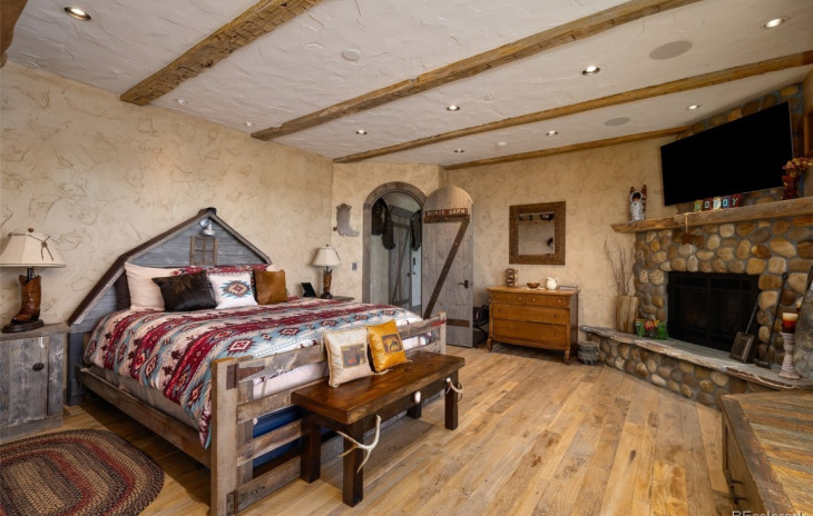 2555 Ski Trail Lane Photo
