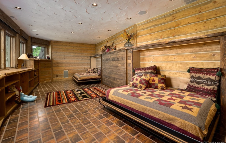 2555 Ski Trail Lane Photo