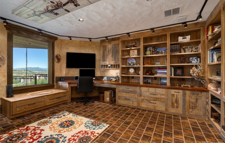 2555 Ski Trail Lane Photo