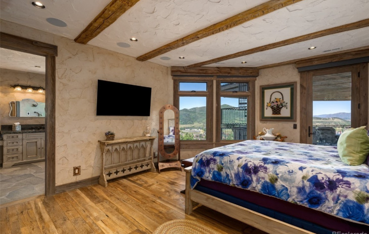 2555 Ski Trail Lane Photo
