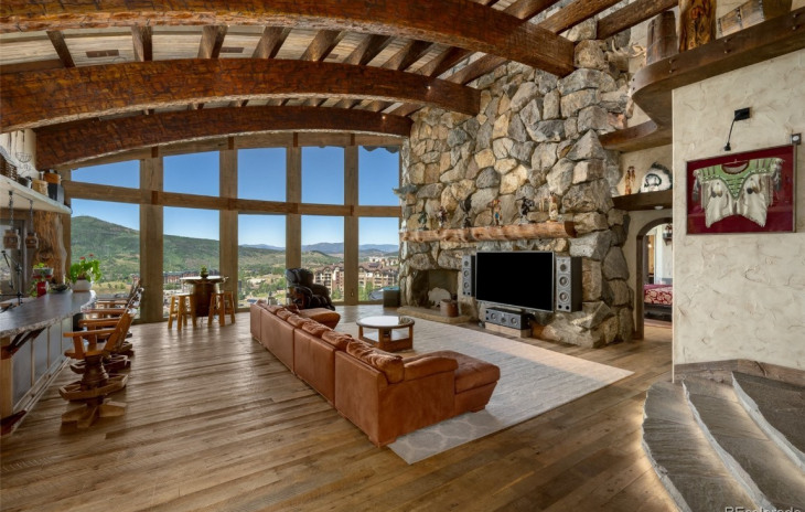 2555 Ski Trail Lane Photo
