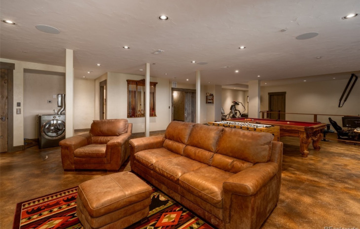 2555 Ski Trail Lane Photo