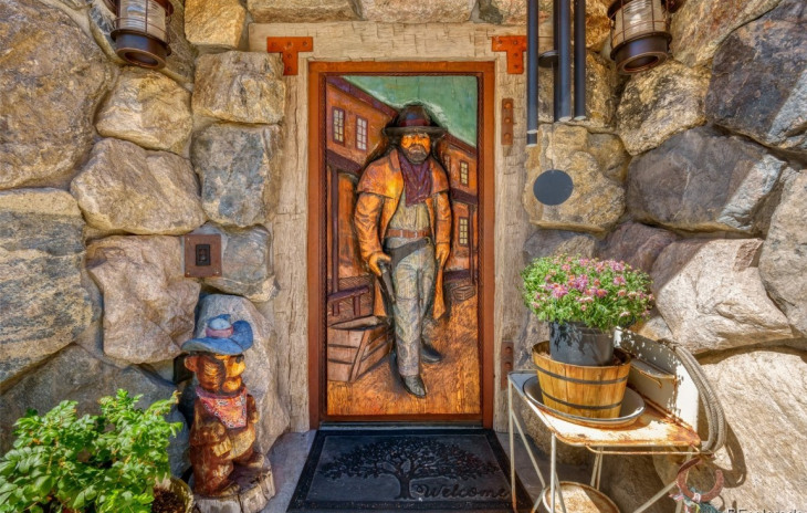 2555 Ski Trail Lane Photo