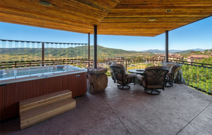 2555 Ski Trail Lane Photo