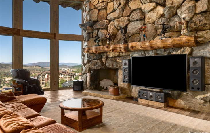 2555 Ski Trail Lane Photo