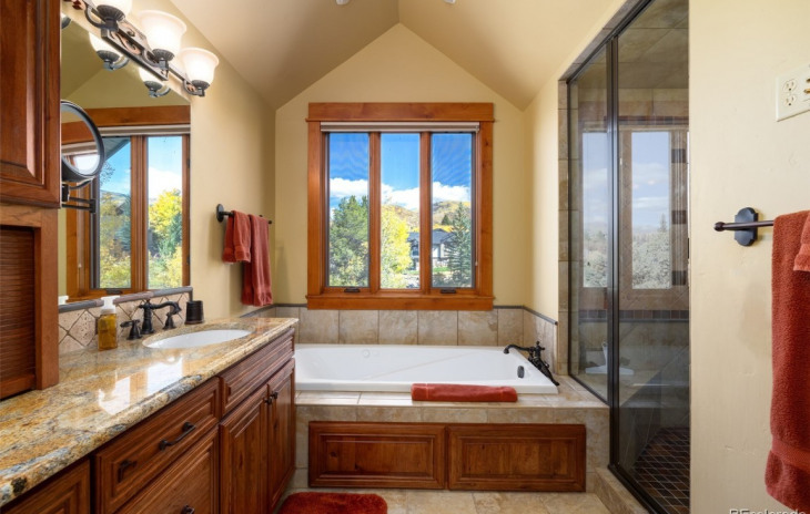 1109 Redwoods Drive Photo