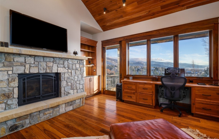 1055 Anglers Drive Photo