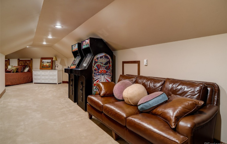 1055 Anglers Drive Photo