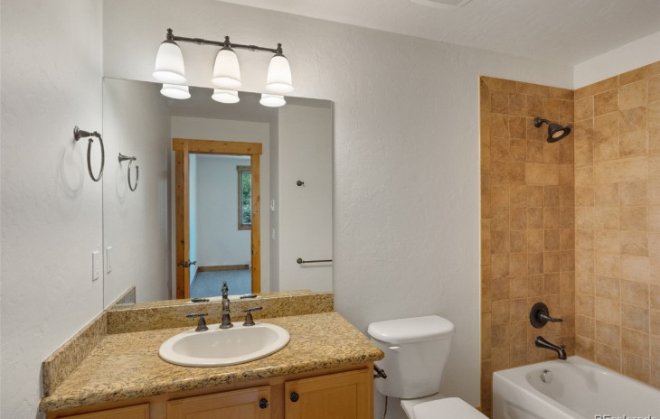 580 Anglers Drive Photo